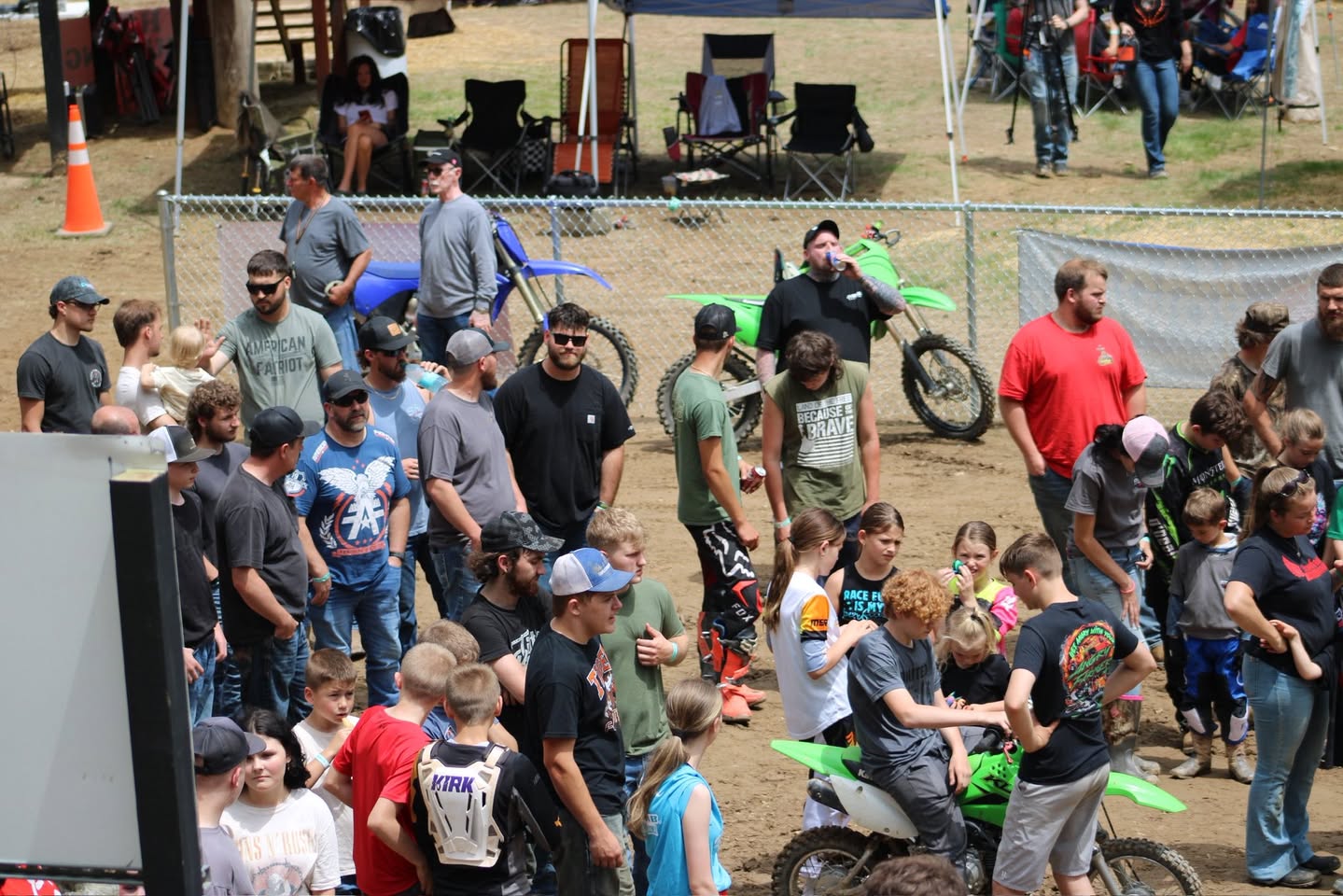Fans and race-day atmosphere at Moonshine Hillclimb